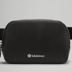 lululemon Everywhere Belt bag 1L - Leather Alternative